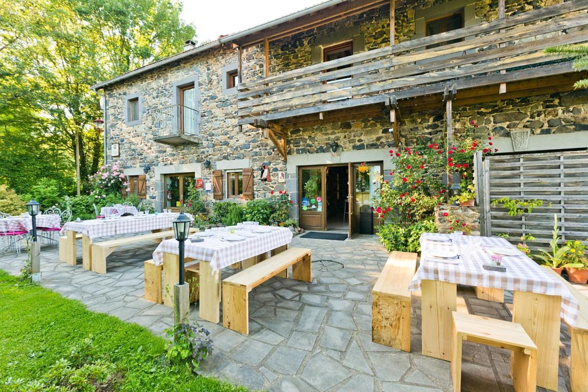 Logis Hotel Auberge De La Hulotte Saint-Jacques-dʼAmbur Dış mekan fotoğraf