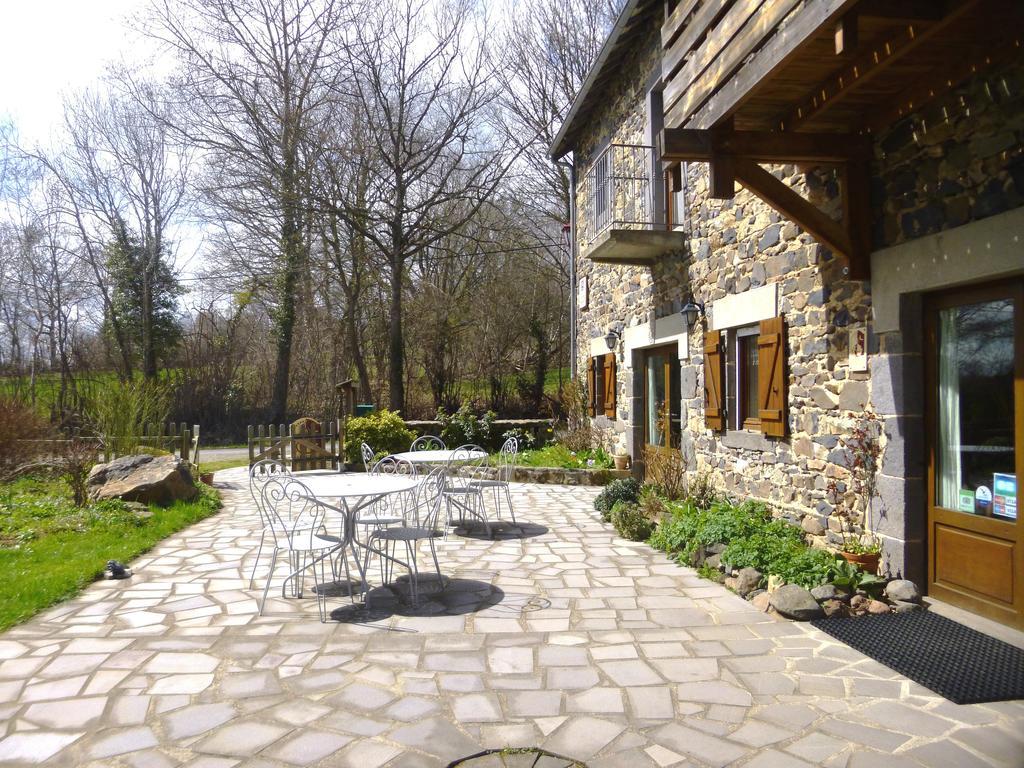 Logis Hotel Auberge De La Hulotte Saint-Jacques-dʼAmbur Dış mekan fotoğraf